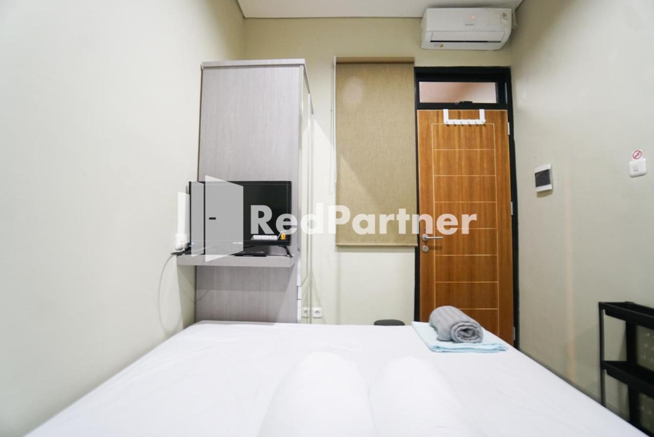 Tomang Gelong Guest House Syariah Mitra Reddoorz Jakarta Eksteriør billede