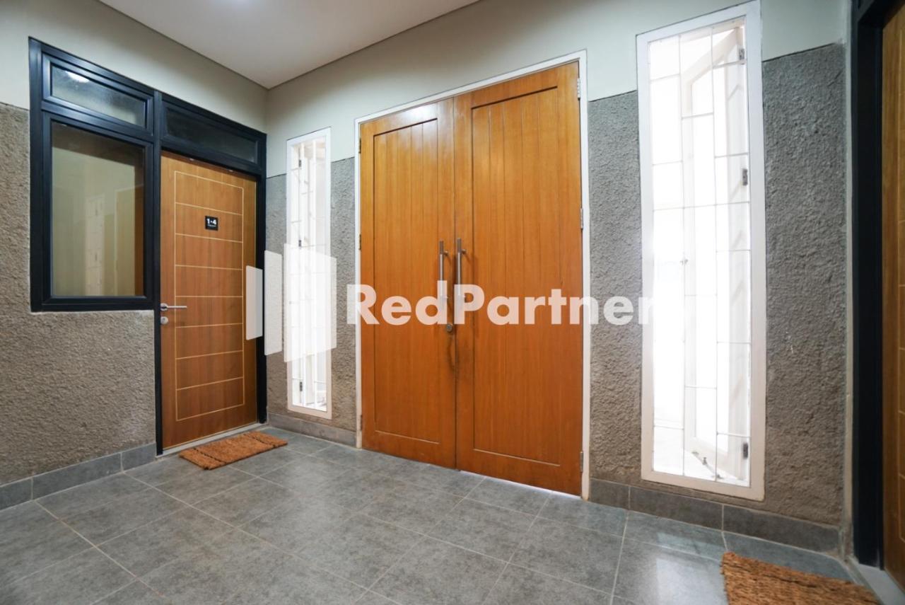Tomang Gelong Guest House Syariah Mitra Reddoorz Jakarta Eksteriør billede