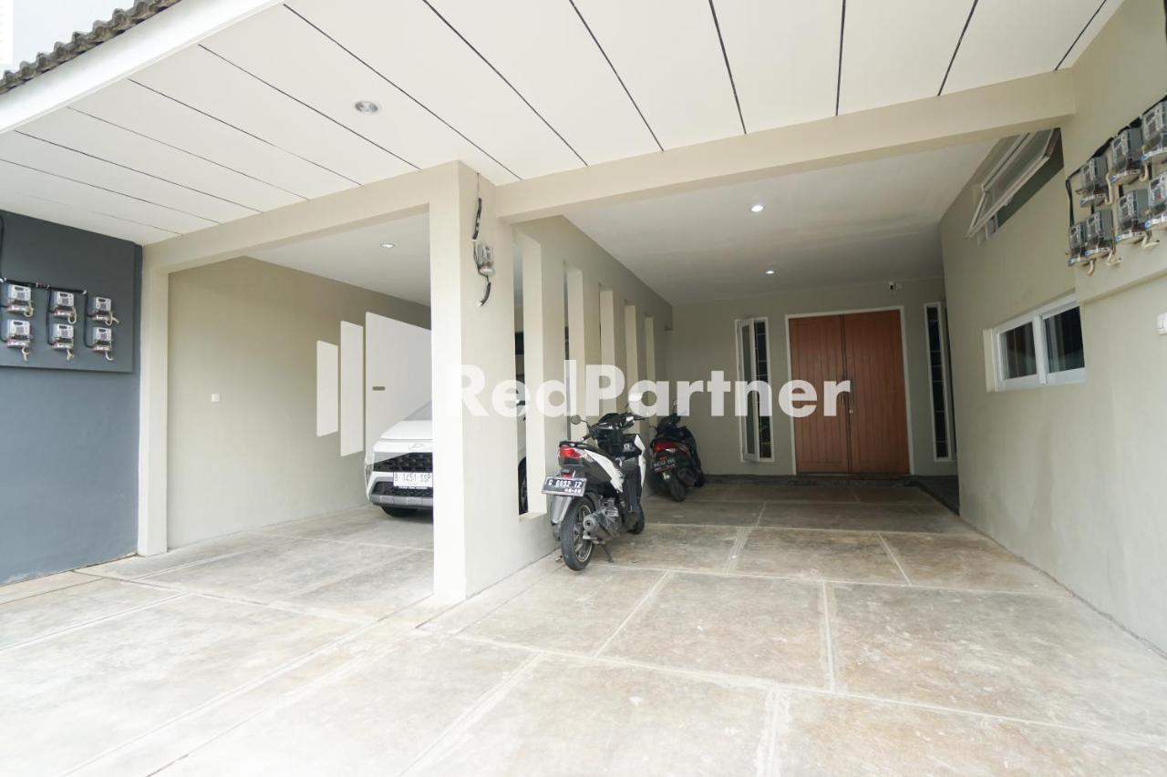 Tomang Gelong Guest House Syariah Mitra Reddoorz Jakarta Eksteriør billede