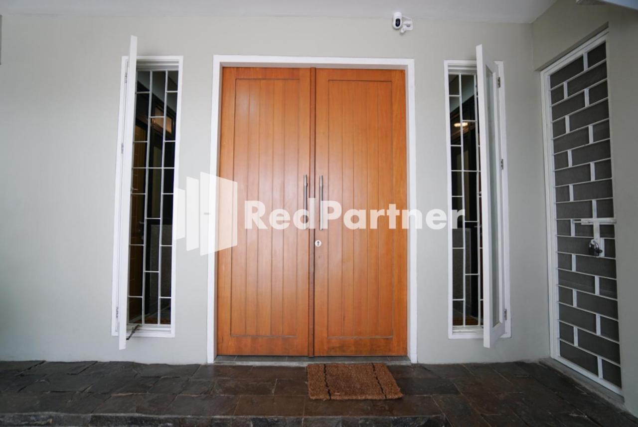 Tomang Gelong Guest House Syariah Mitra Reddoorz Jakarta Eksteriør billede