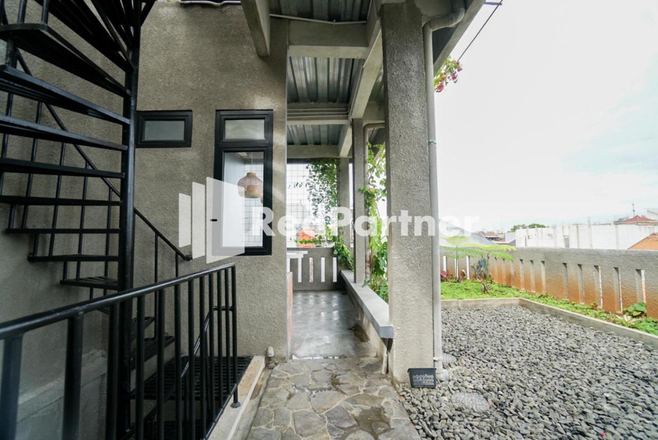 Tomang Gelong Guest House Syariah Mitra Reddoorz Jakarta Eksteriør billede