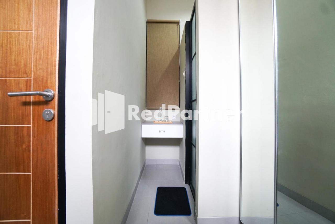 Tomang Gelong Guest House Syariah Mitra Reddoorz Jakarta Eksteriør billede