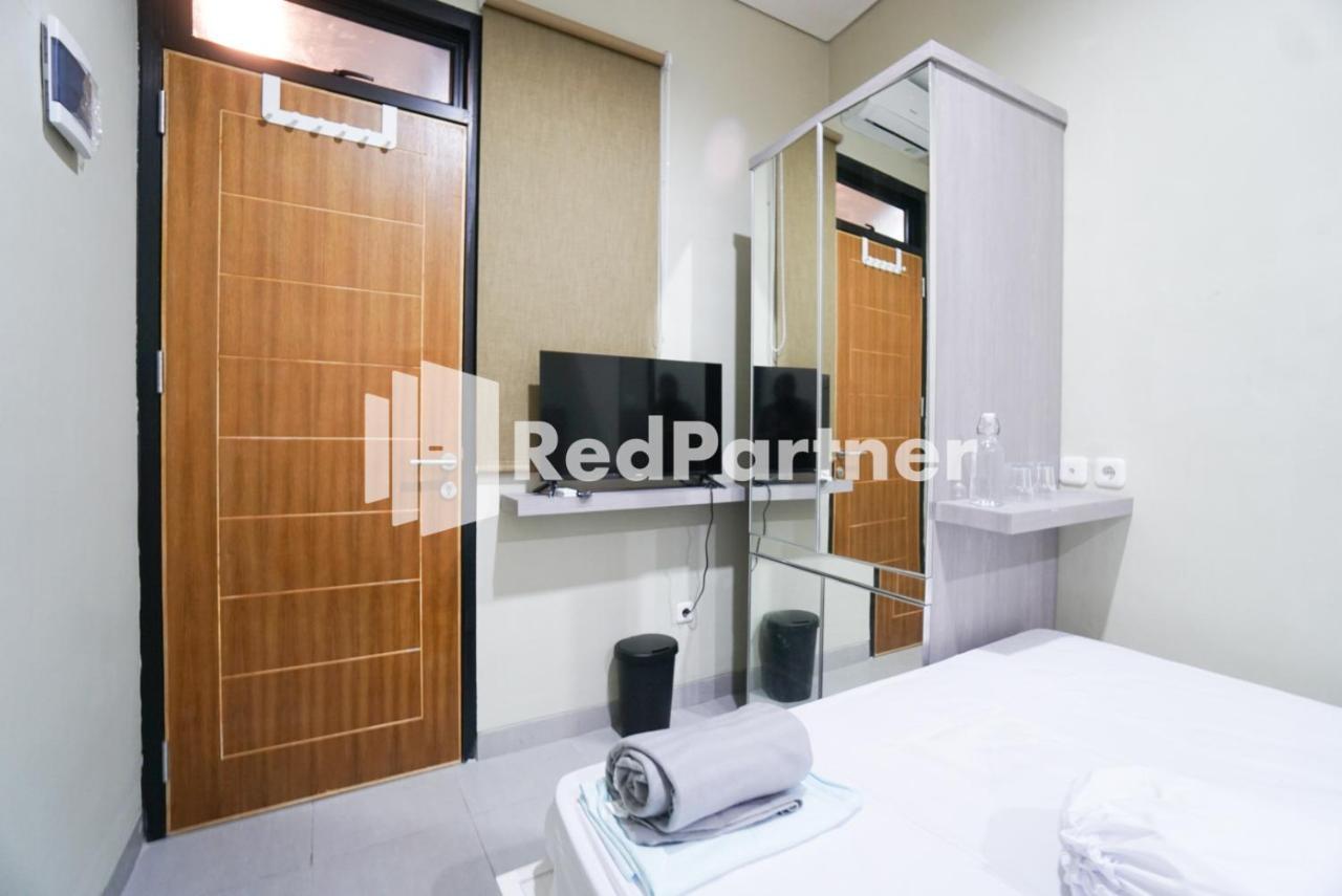 Tomang Gelong Guest House Syariah Mitra Reddoorz Jakarta Eksteriør billede