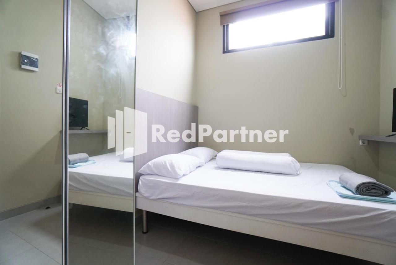Tomang Gelong Guest House Syariah Mitra Reddoorz Jakarta Eksteriør billede